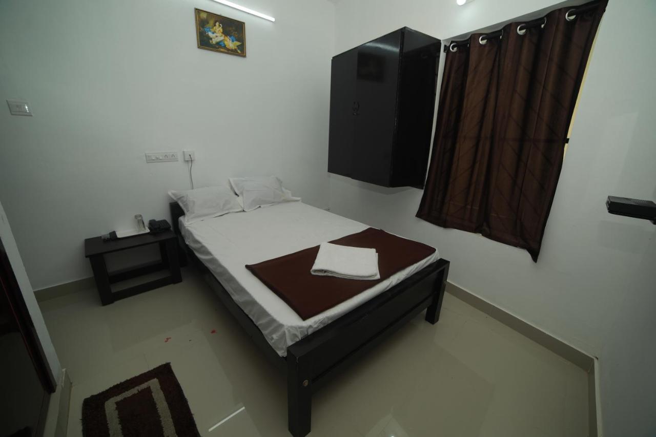 מלון טריואנדרום Meghna Residency מראה חיצוני תמונה