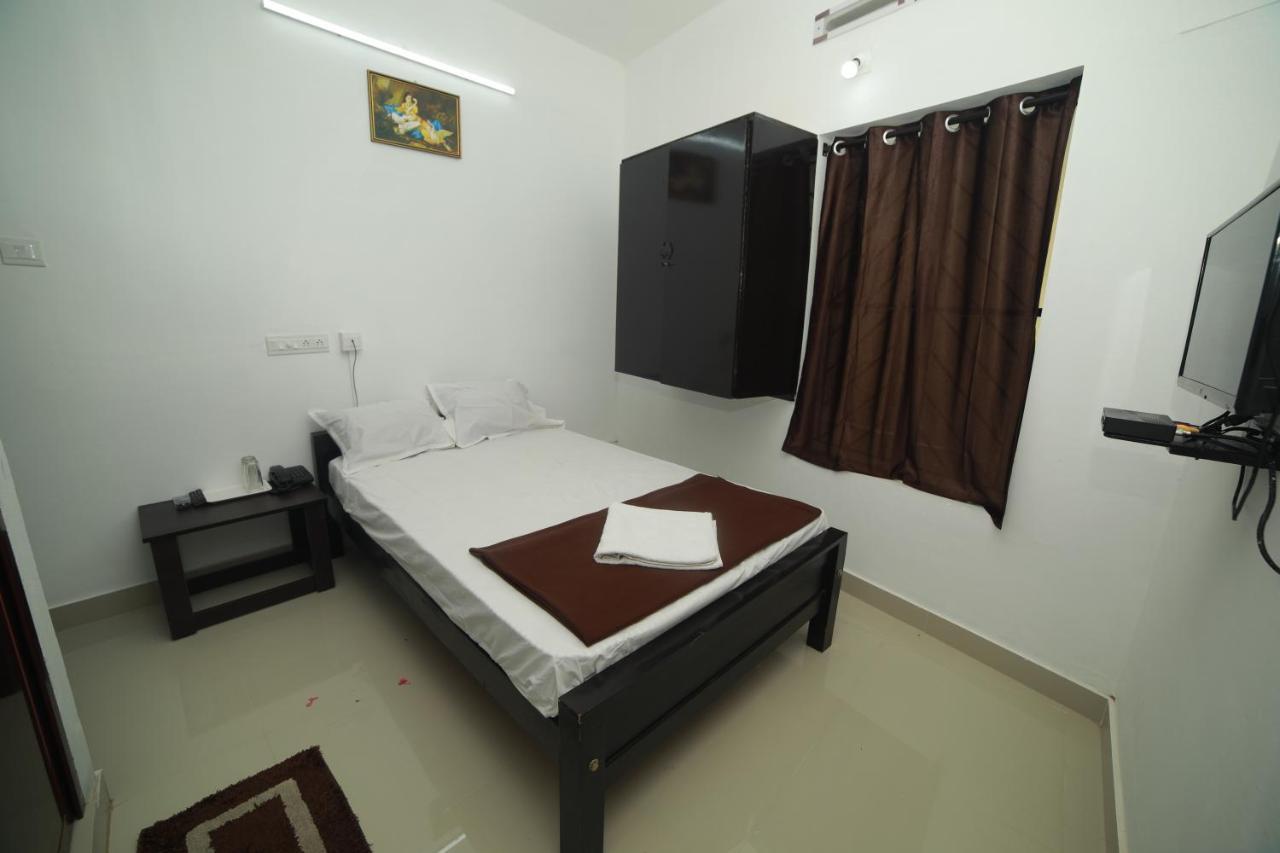 מלון טריואנדרום Meghna Residency מראה חיצוני תמונה